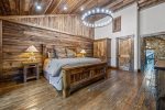 SCCR Misty Trail Lakehouse: Upper-Level Master Bedroom